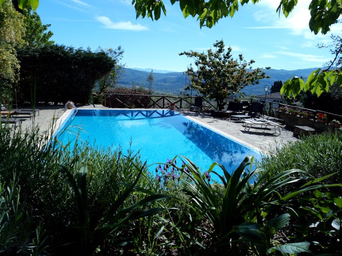 Casa Mezzuola Agriturismo - Panoramic poolside scenes